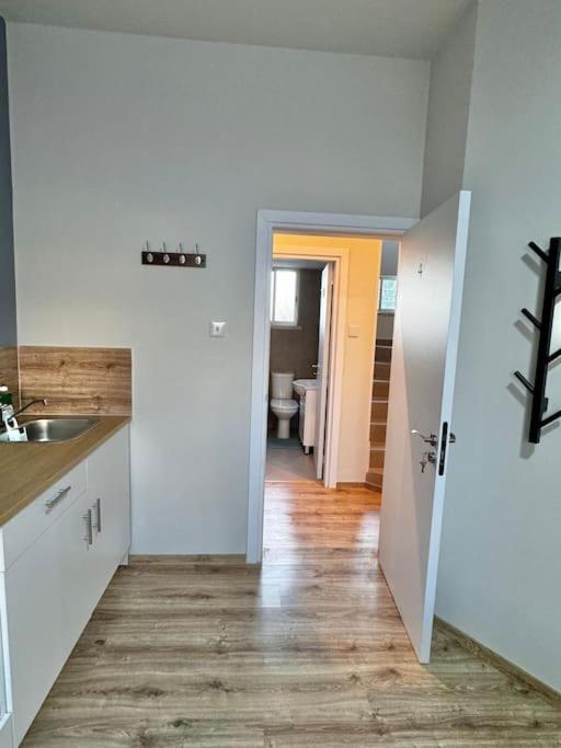 Smart Comfort StudioN4 Private Kitchenette Bathroom to Beach 260m Marina Port old City 900m