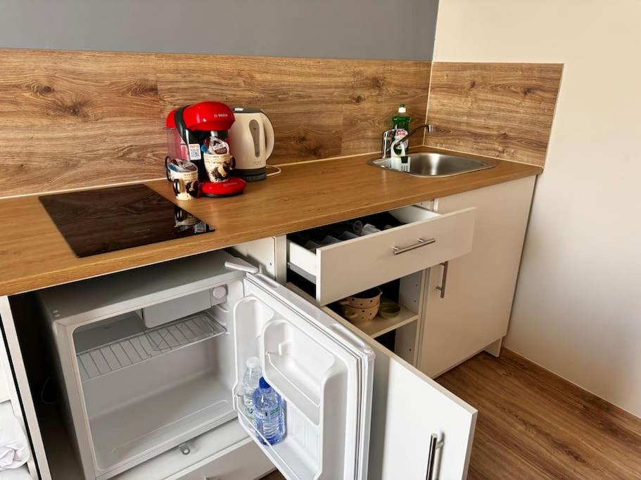 Smart Comfort StudioN4 Private Kitchenette Bathroom to Beach 260m Marina Port old City 900m