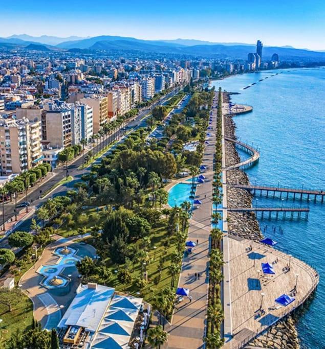 Smart Comfort StudioN4 Private Kitchenette Bathroom to Beach 260m Marina Port old City 900m