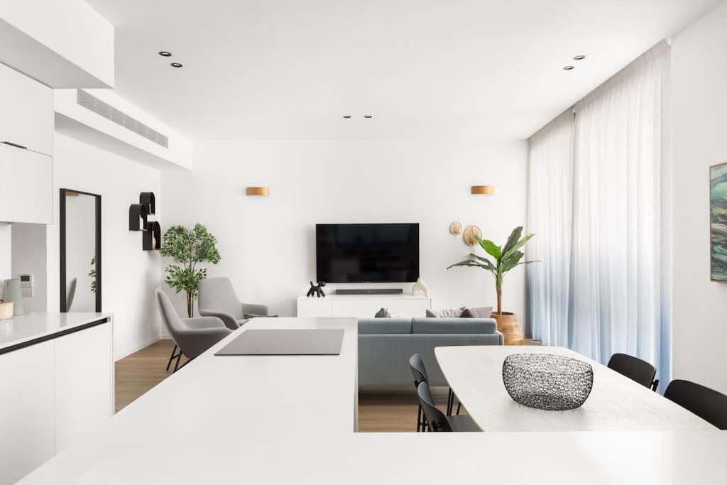Luxury 2BD Beach Apartment 424