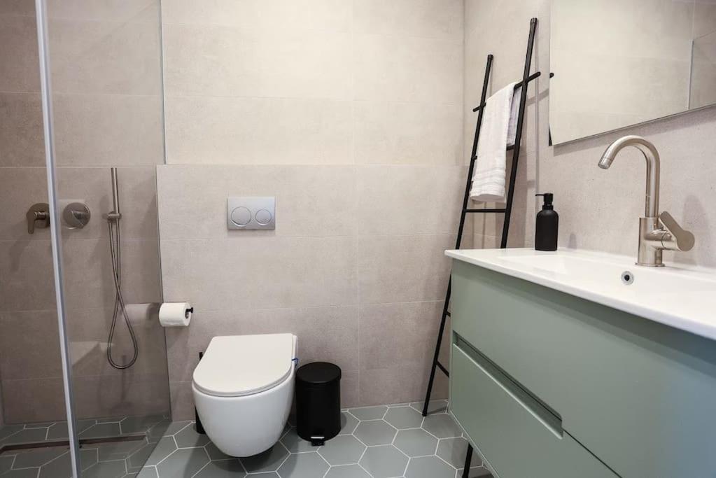 Luxury 2BD Beach Apartment 424