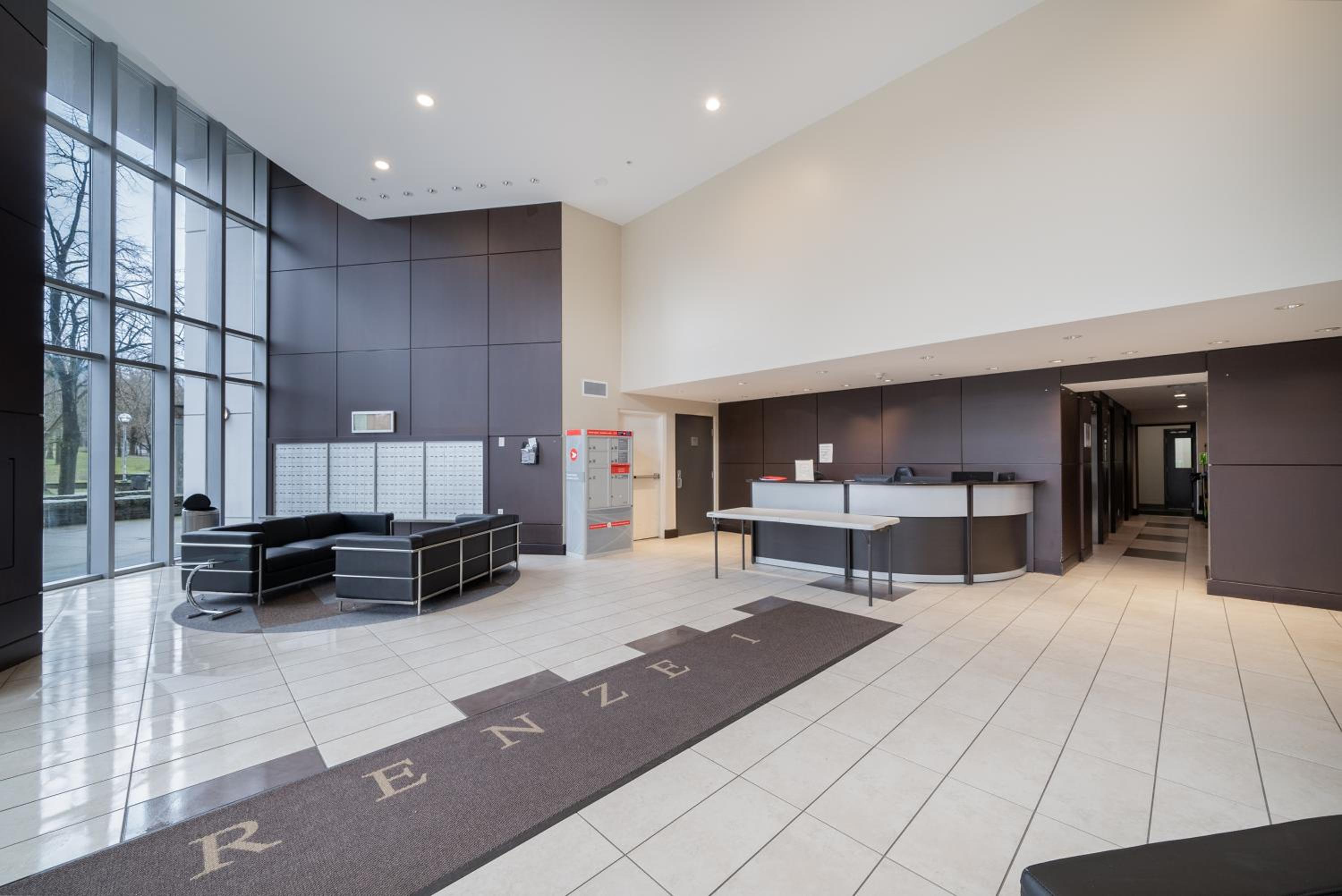 Great Ocean Mountain & City views with one free parking