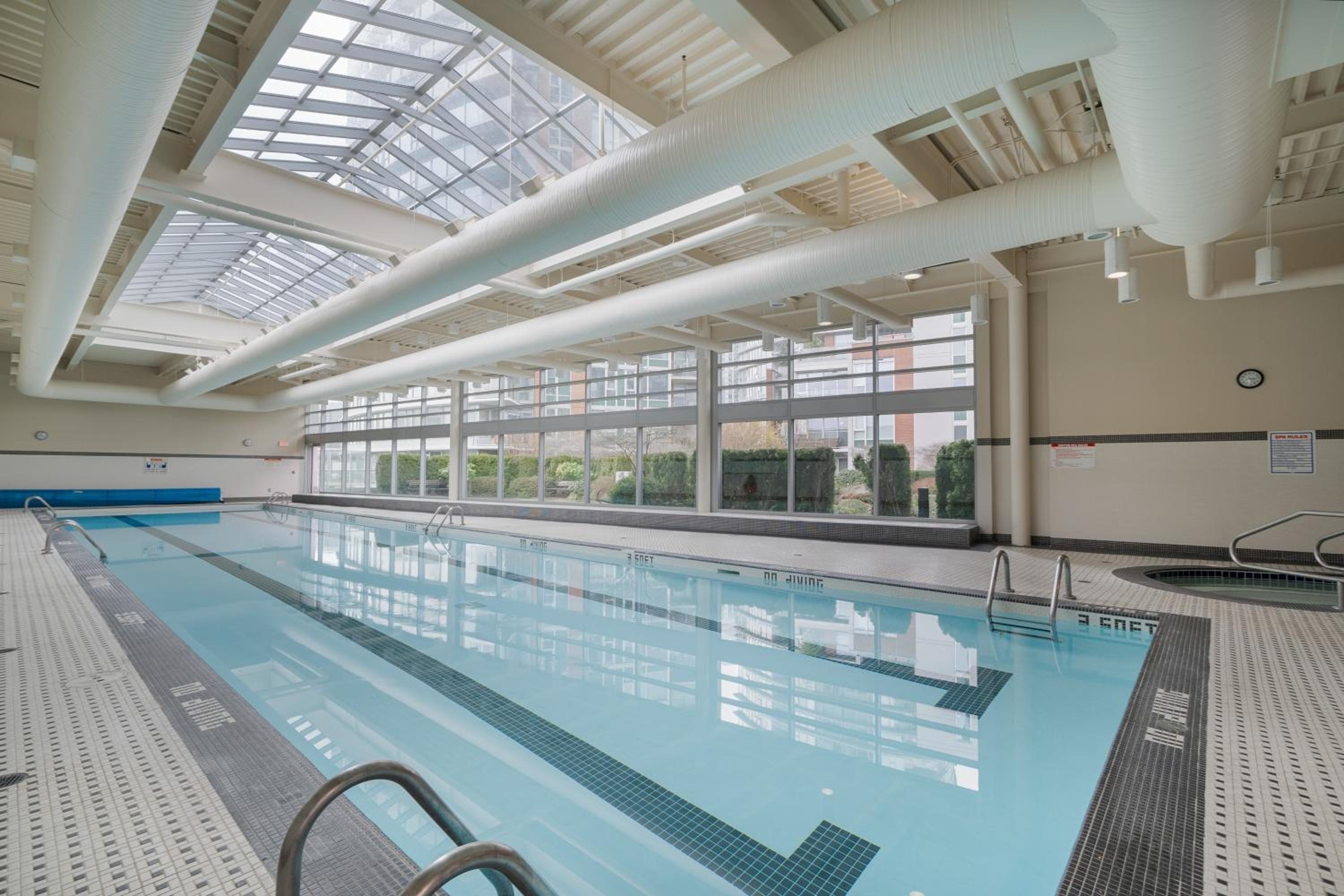 Great Ocean Mountain & City views with one free parking