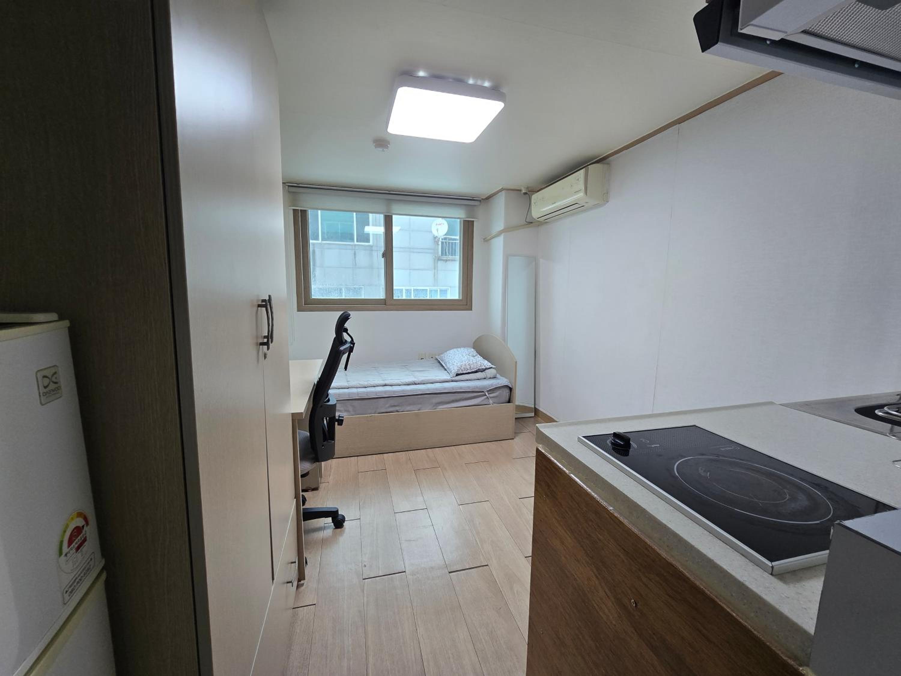 Hongdae, Sinchon Yeonhui Guesthouse 305 view 2