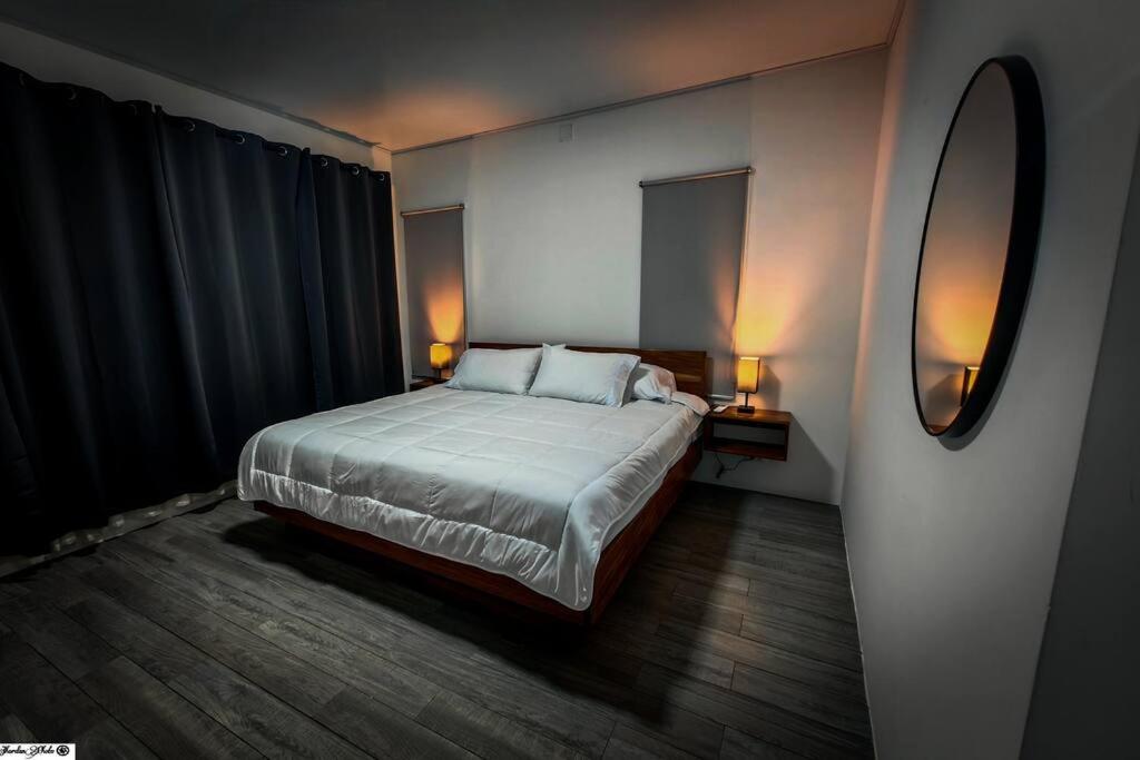 Casa con jacuzzi, vista al Volcán Tenorio