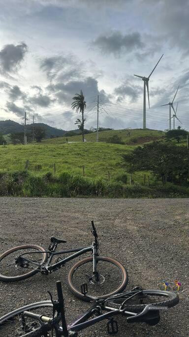 Casa con jacuzzi, vista al Volcán Tenorio