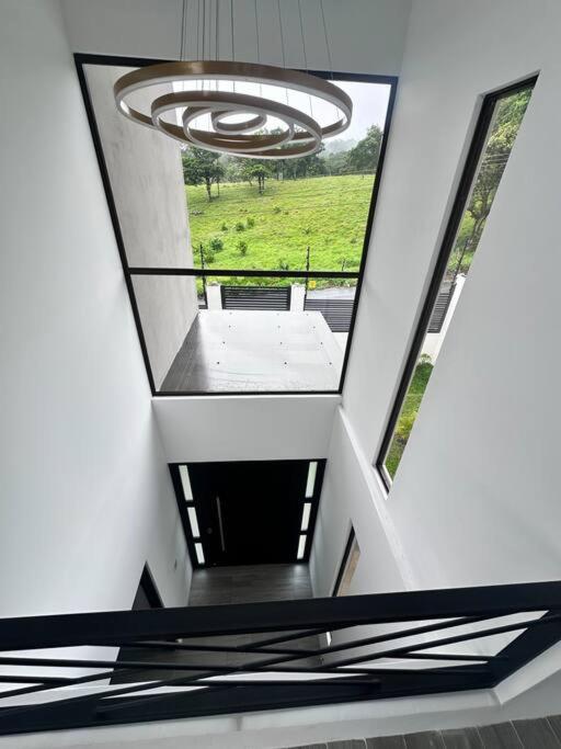 Casa con jacuzzi, vista al Volcán Tenorio