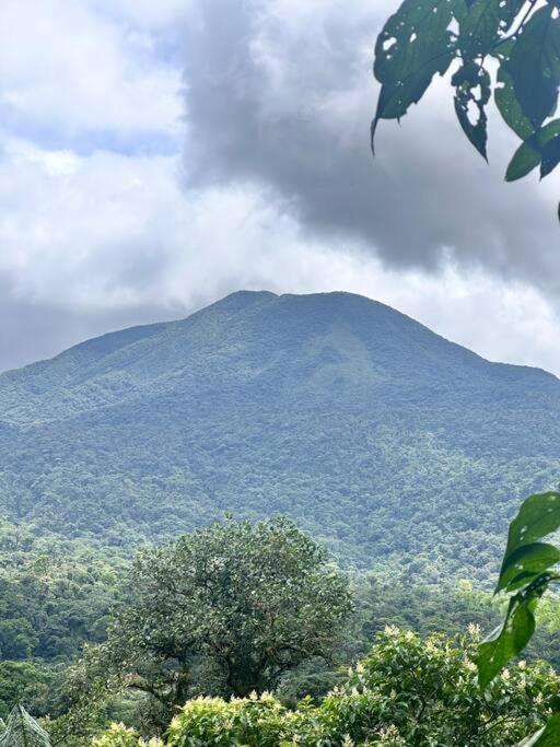 Casa con jacuzzi, vista al Volcán Tenorio