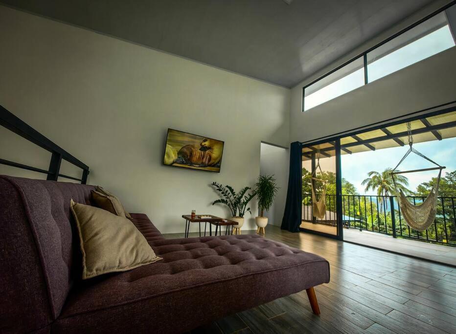Casa con jacuzzi, vista al Volcán Tenorio