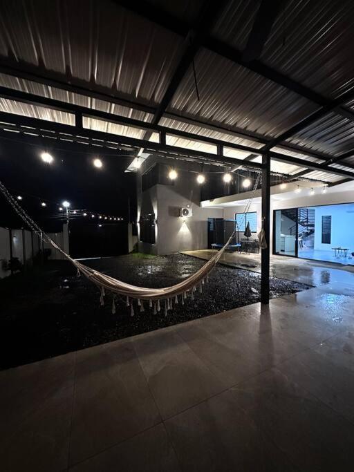 Casa con jacuzzi, vista al Volcán Tenorio