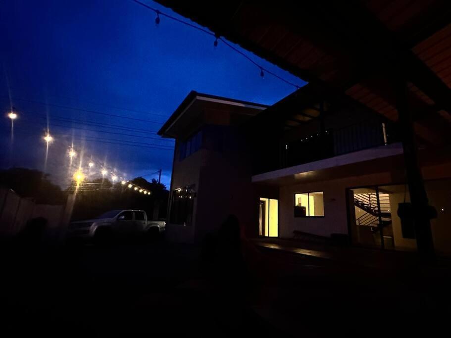 Casa con jacuzzi, vista al Volcán Tenorio