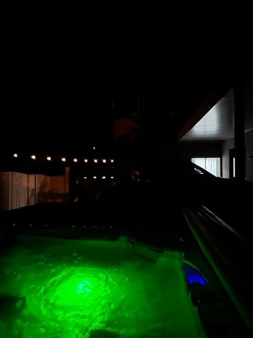 Casa con jacuzzi, vista al Volcán Tenorio