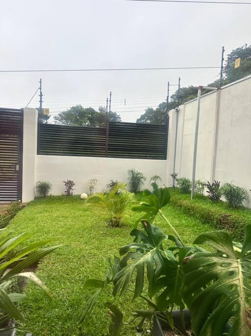 Casa con jacuzzi, vista al Volcán Tenorio