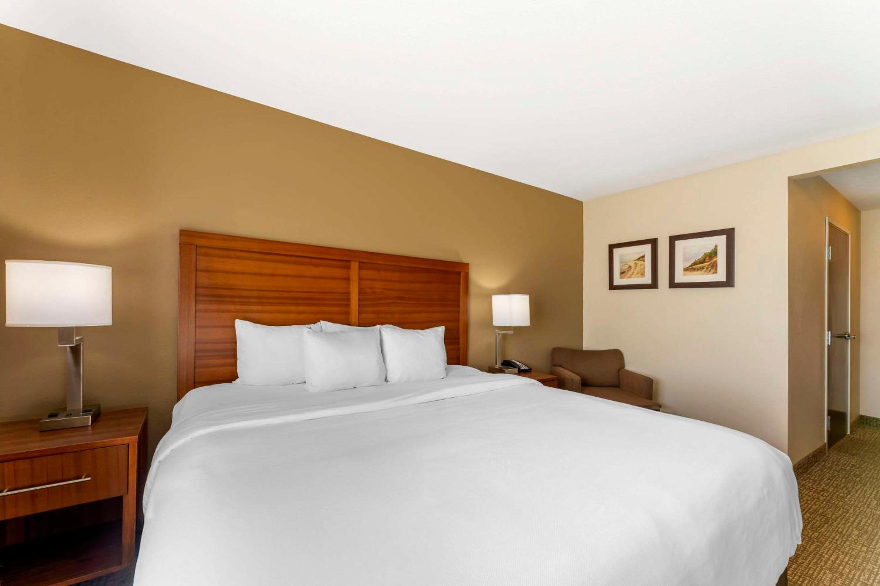 Comfort Inn & Suites Porter near Indiana Dunes, 사진 34