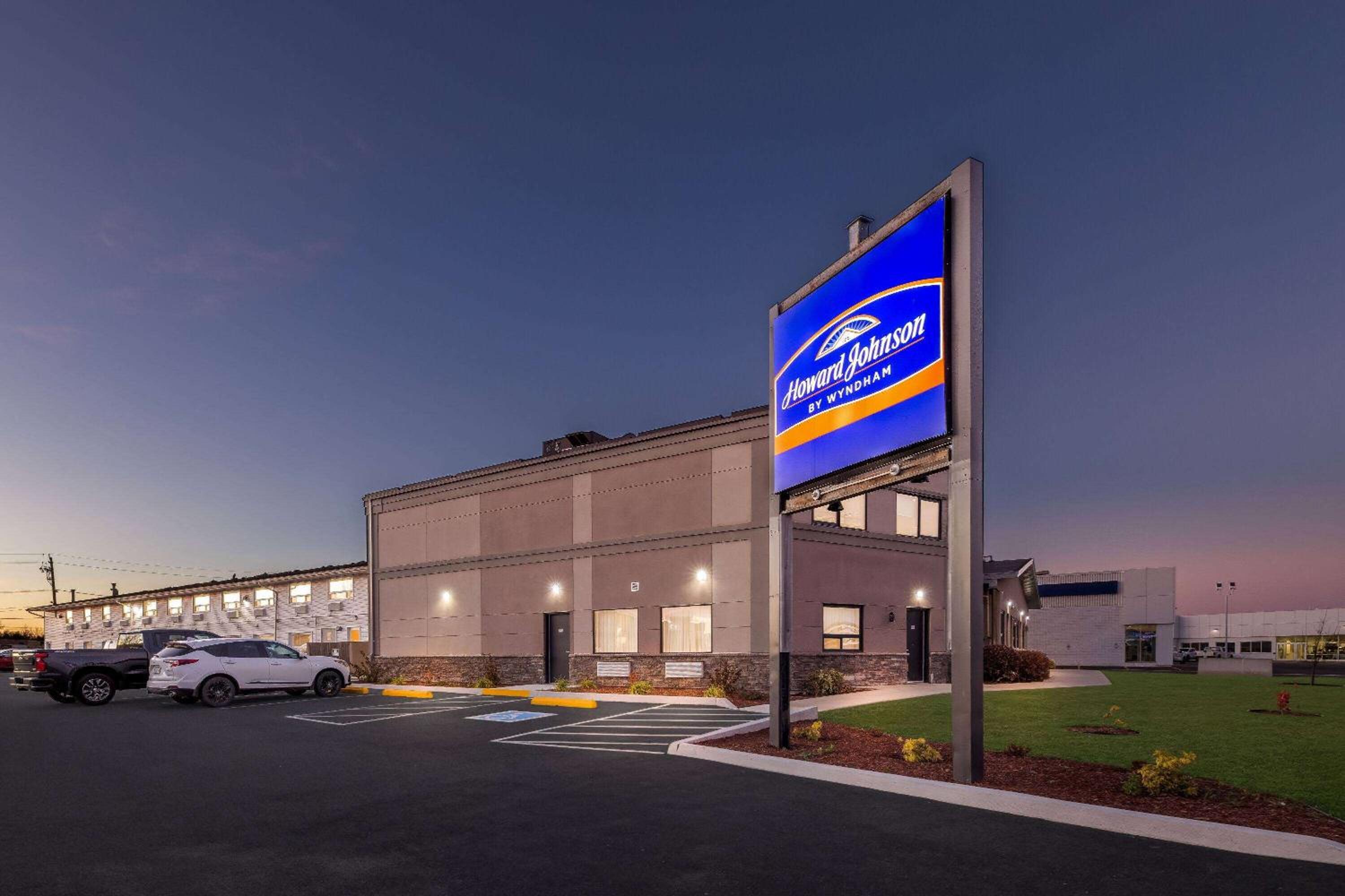 Thunder Bay Vacations - Howard Johnson by Wyndham Thunder Bay - Property Image 2