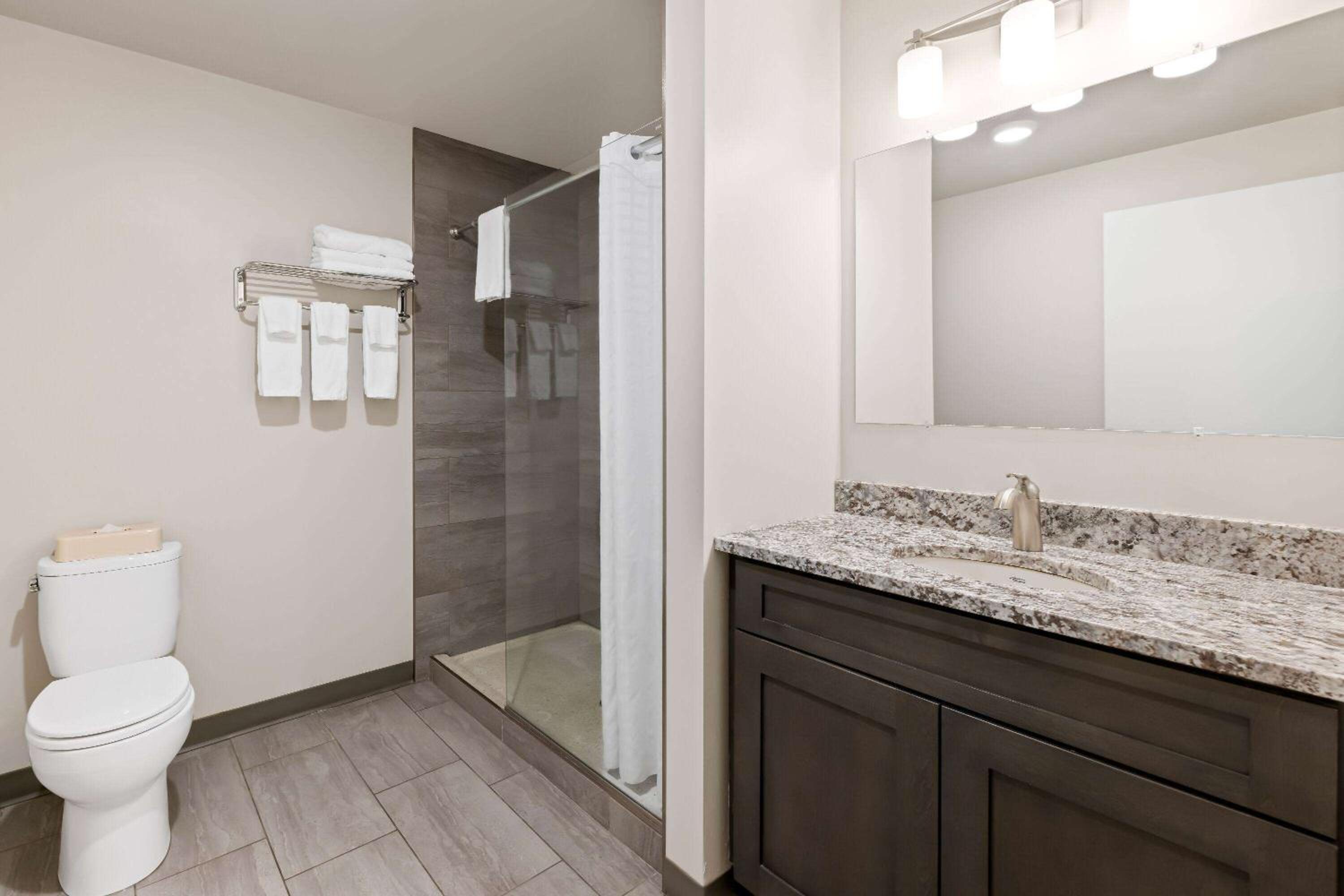 Thunder Bay Vacations - Howard Johnson by Wyndham Thunder Bay - Property Image 50