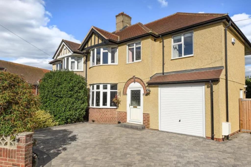 Oxford Villa 3 King beds and 1 single room with 3 parking spaces in Central Headington view 2