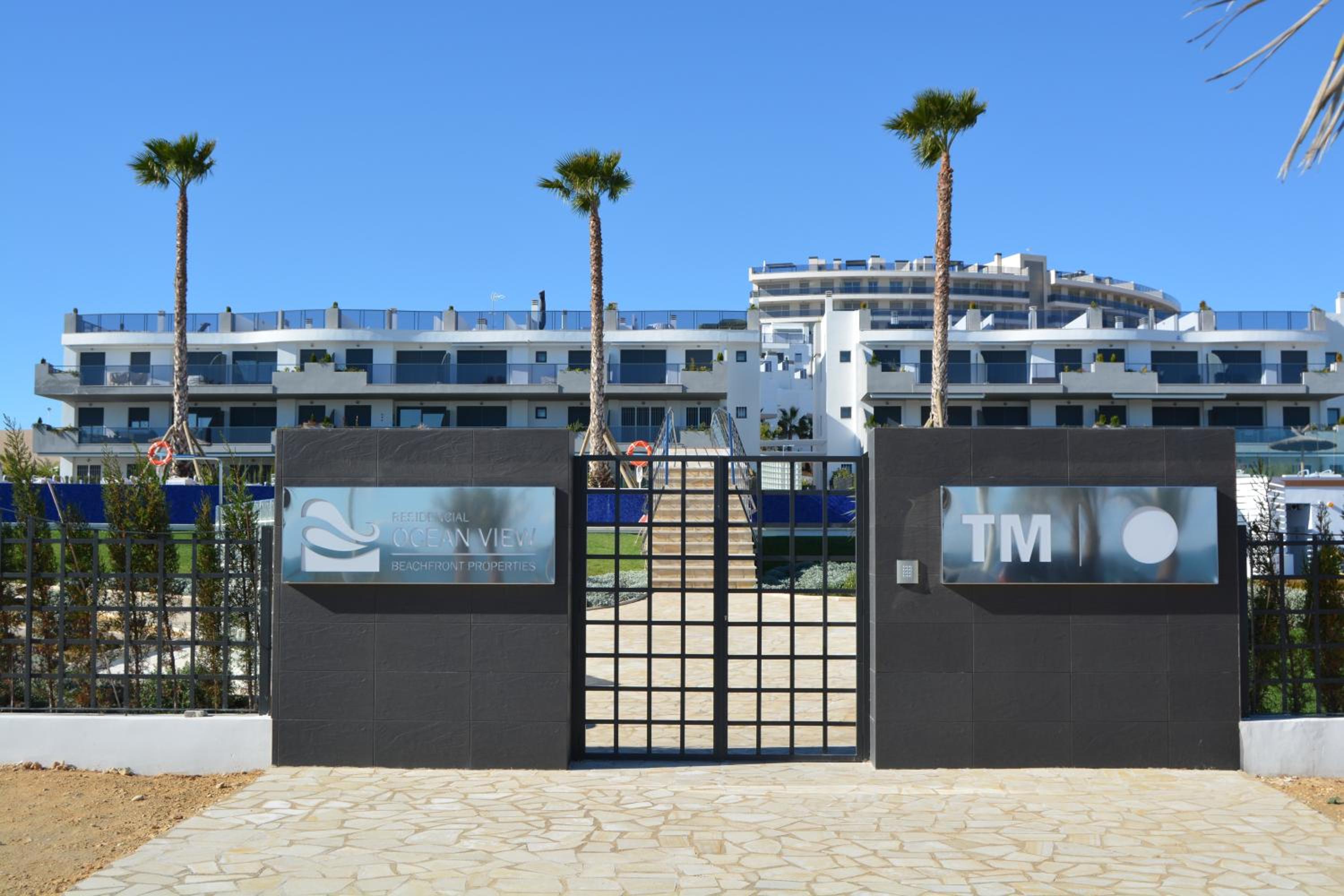 ROMERO APARTMENTS-ARENALES DEL SOL photo 2