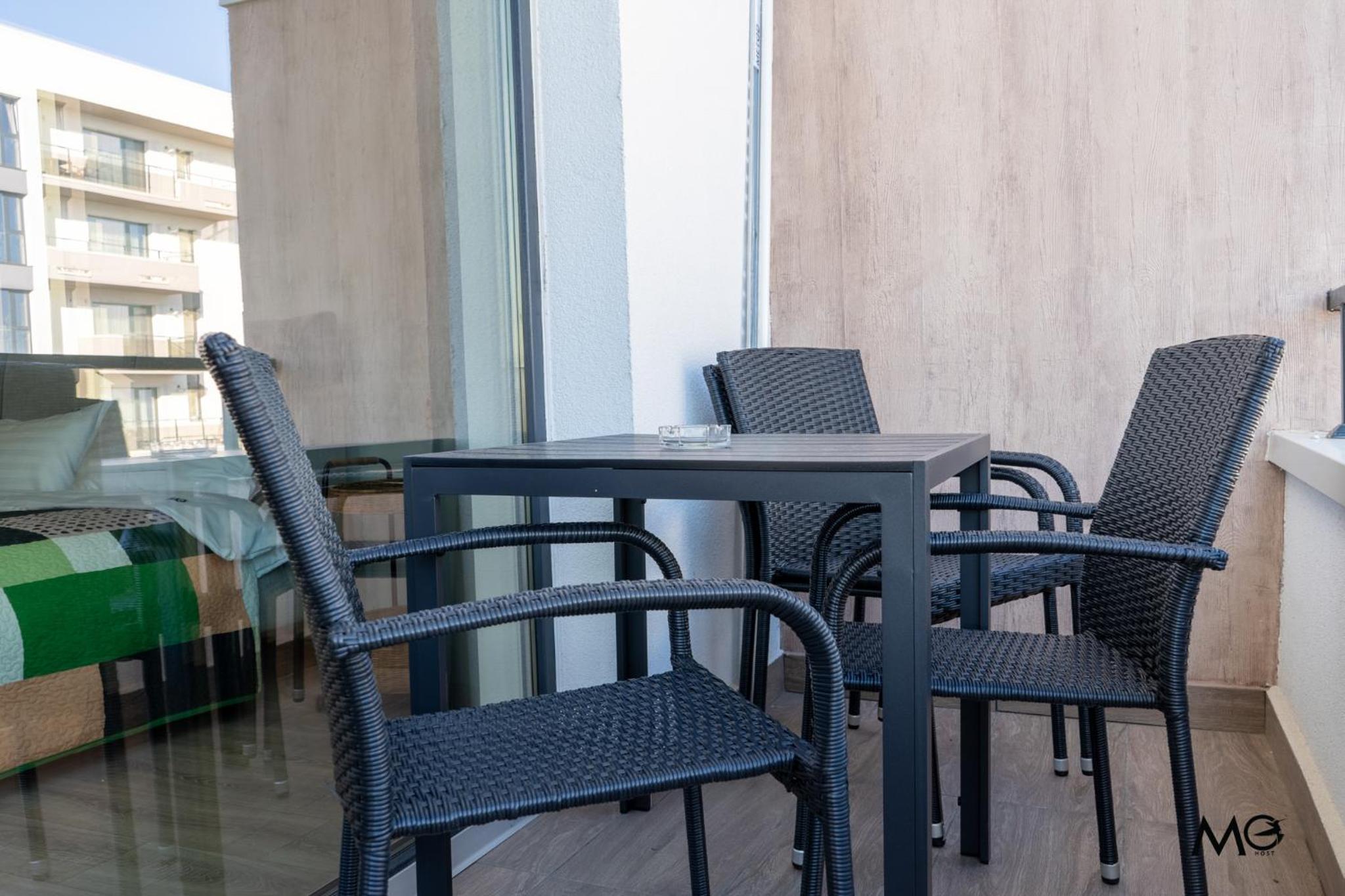 MoHost Green - Your Cozy Studio with Mountain Views