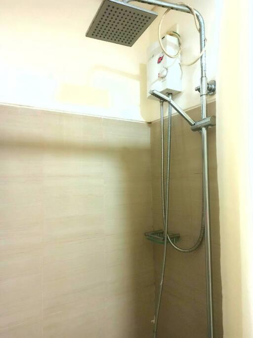 1 Bedroom with Balcony Near MOA photo 4