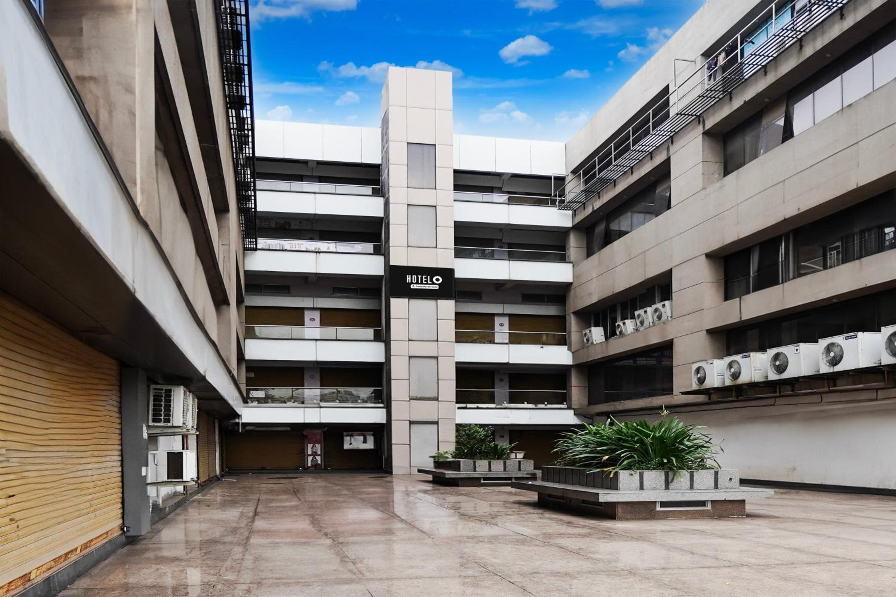 Super Hotel O Dindoli Surat formerly Hotel Bluestone view 4