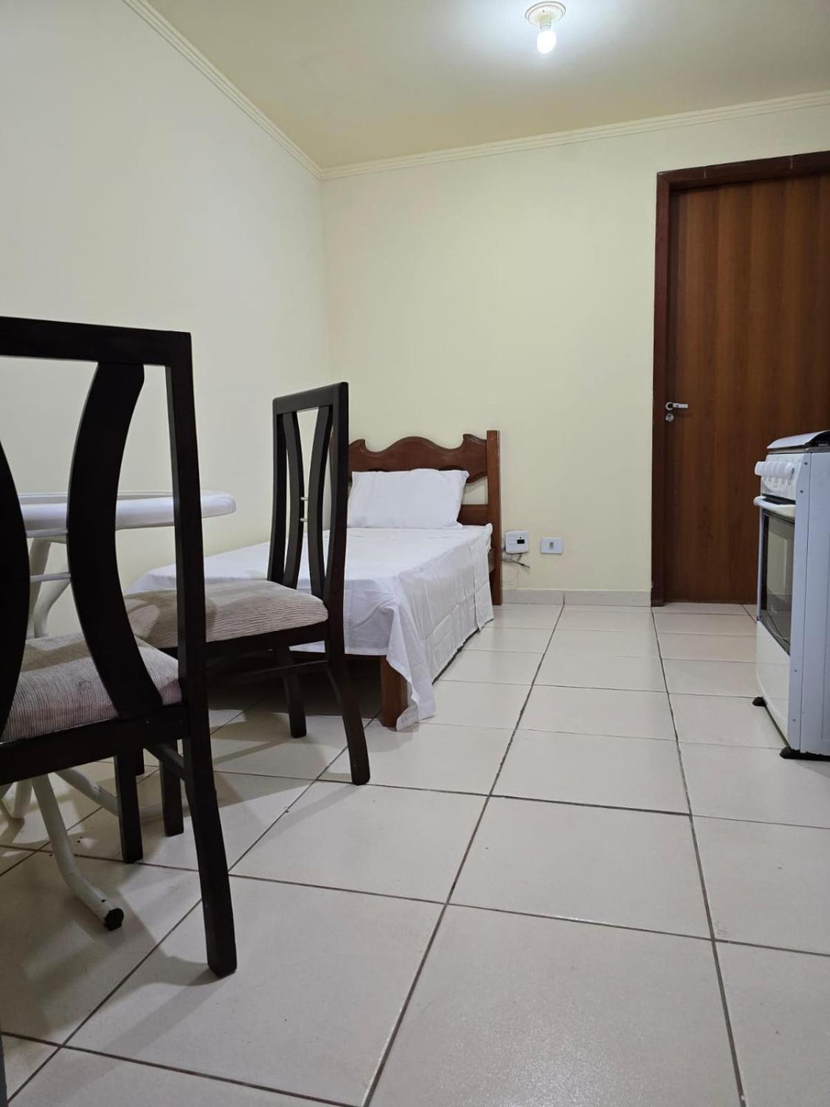 Edificio Hayannes - 1 Quarto - 1 Cozinha - 1 Banheiro - Garagem Coberta - Self Check in -Taxa Para Hospede Com Pets