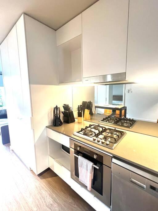 Brisbane Vacations - Chic Stay in the Valley with Pool and BBQ Area - Property Image 8
