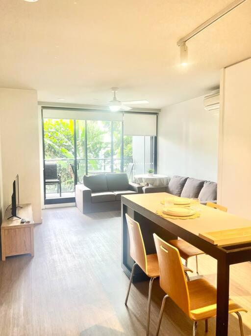 Brisbane Vacations - Chic Stay in the Valley with Pool and BBQ Area - Property Image 9
