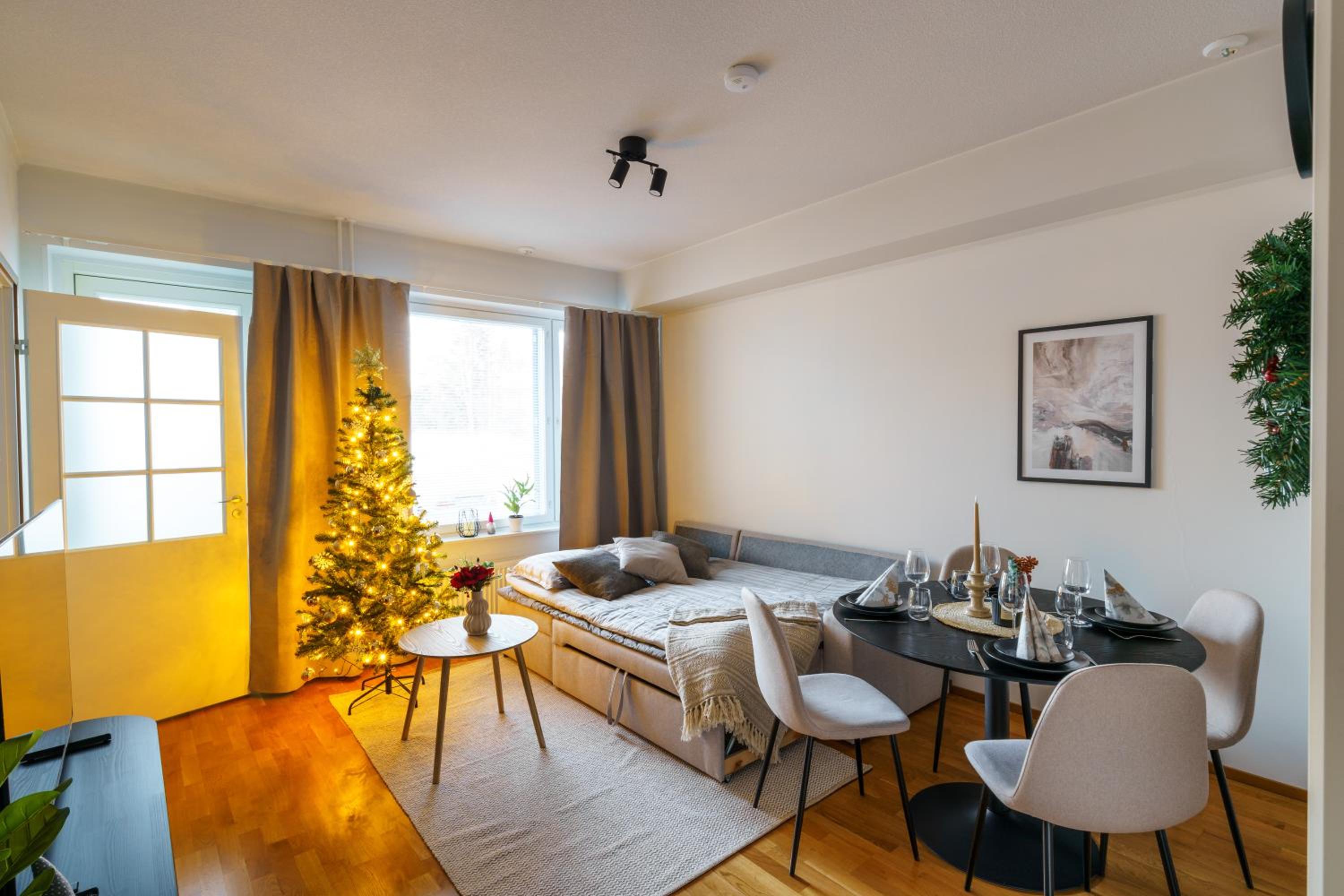 Adorable Arctic Apartments - Private Sauna & Free Parking
