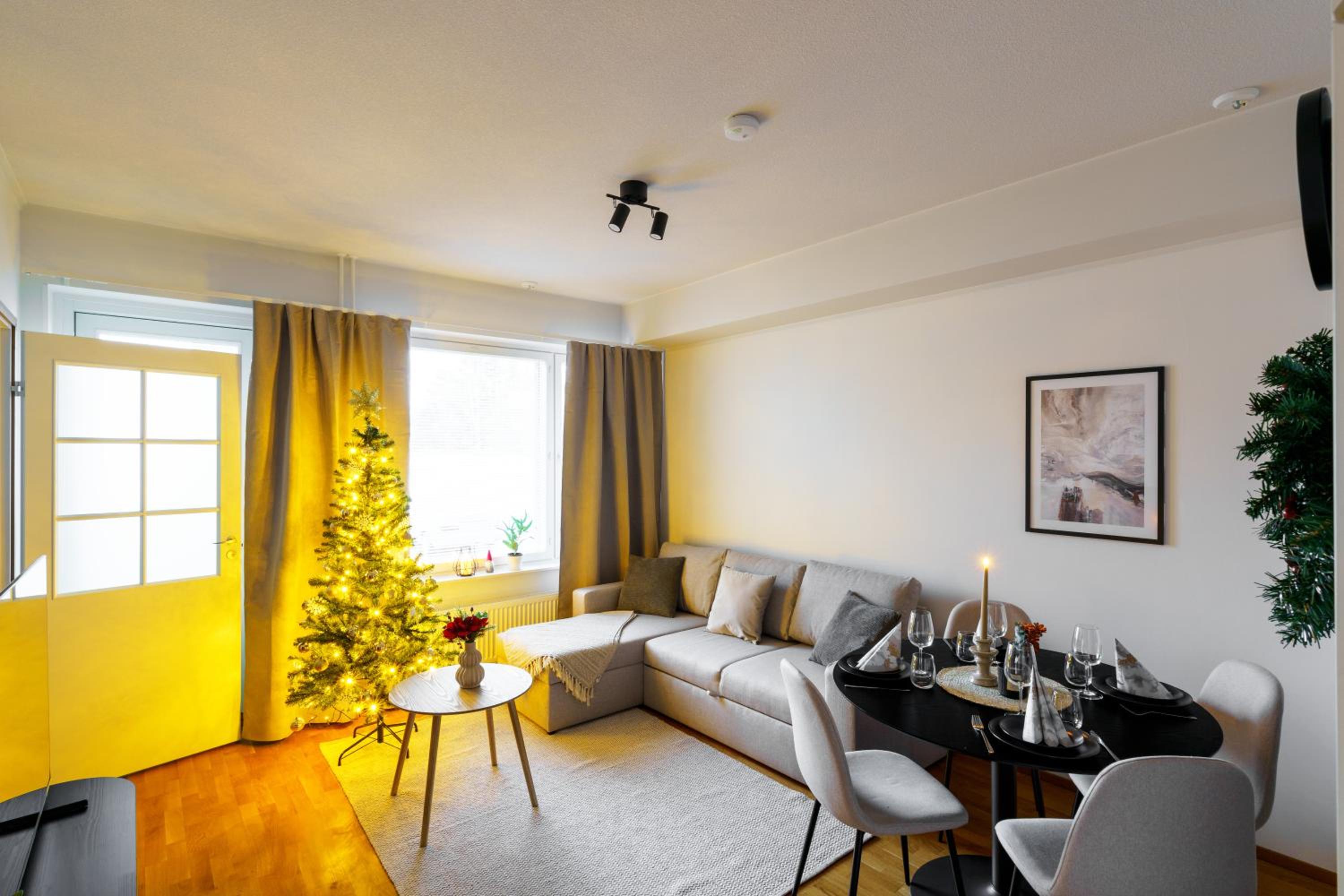Adorable Arctic Apartments - Private Sauna & Free Parking