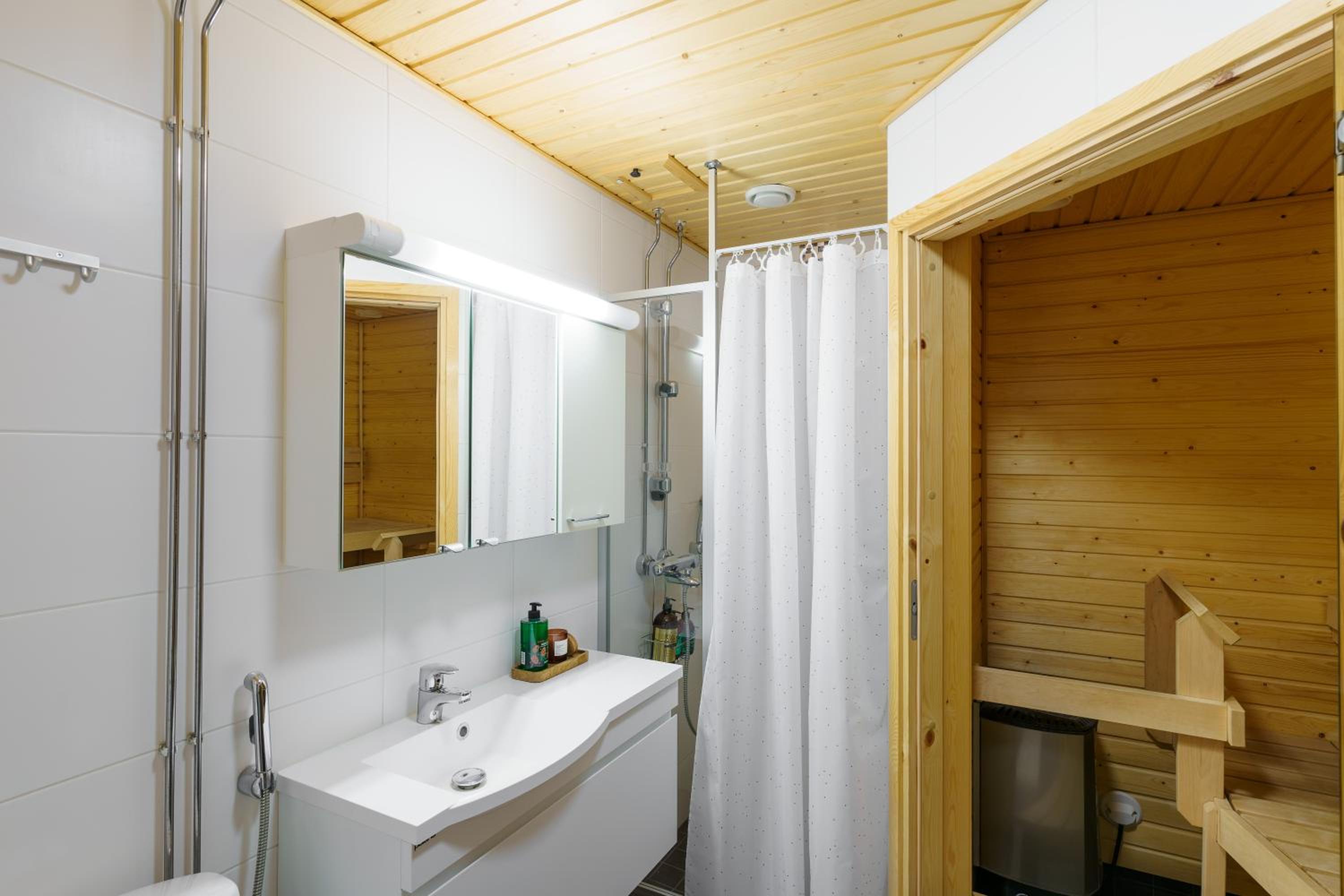 Adorable Arctic Apartments - Private Sauna & Free Parking