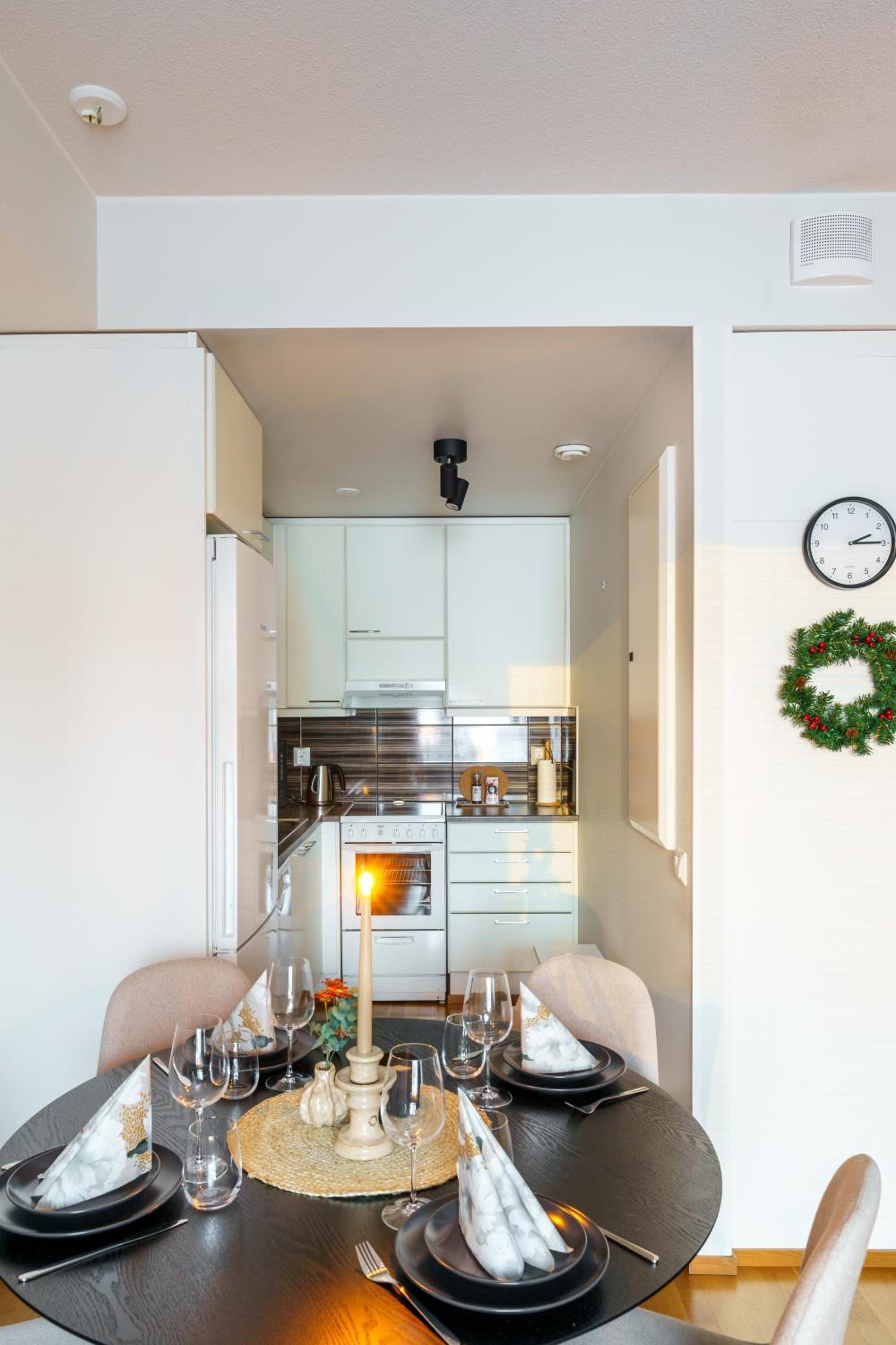 Adorable Arctic Apartments - Private Sauna & Free Parking