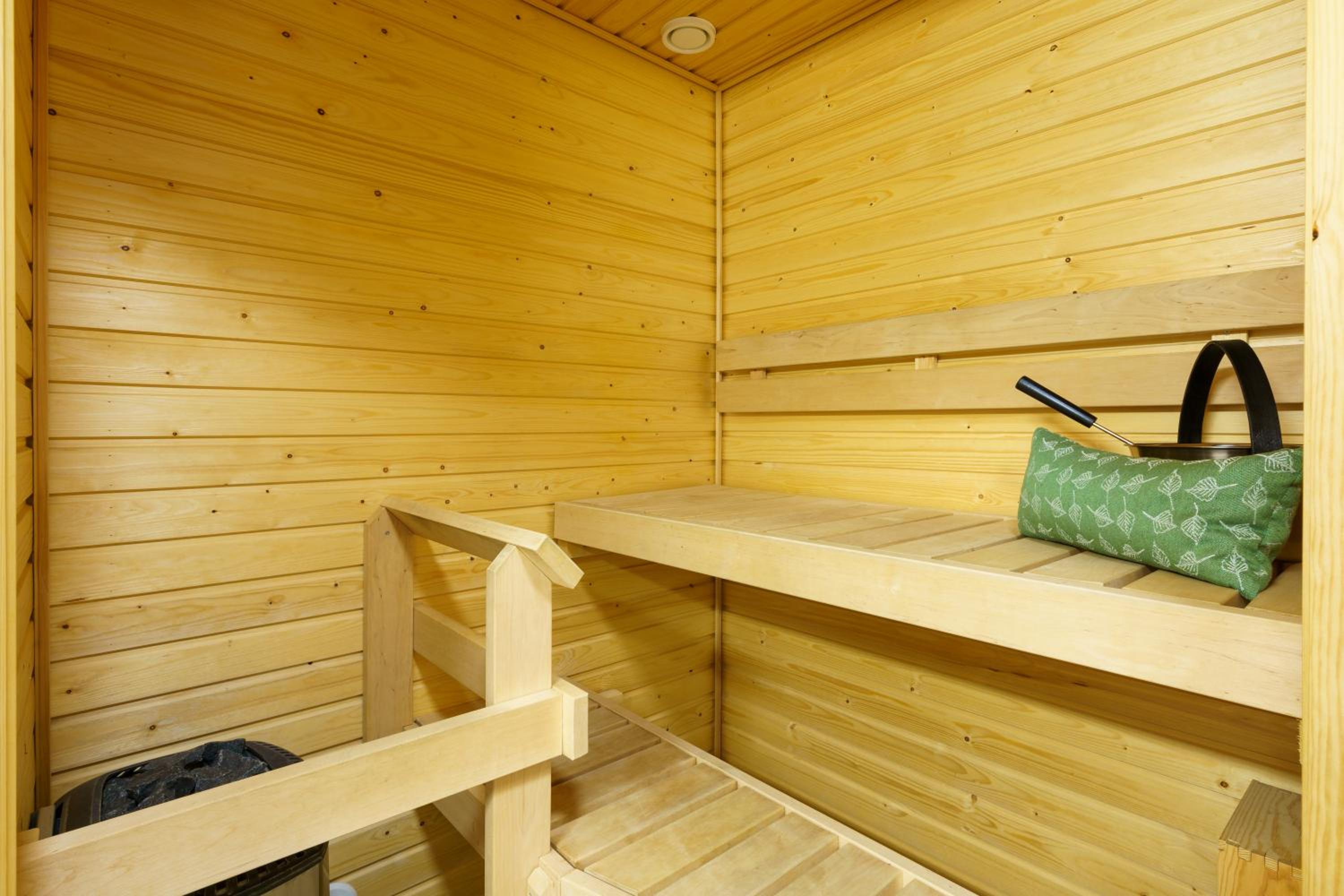 Adorable Arctic Apartments - Private Sauna & Free Parking