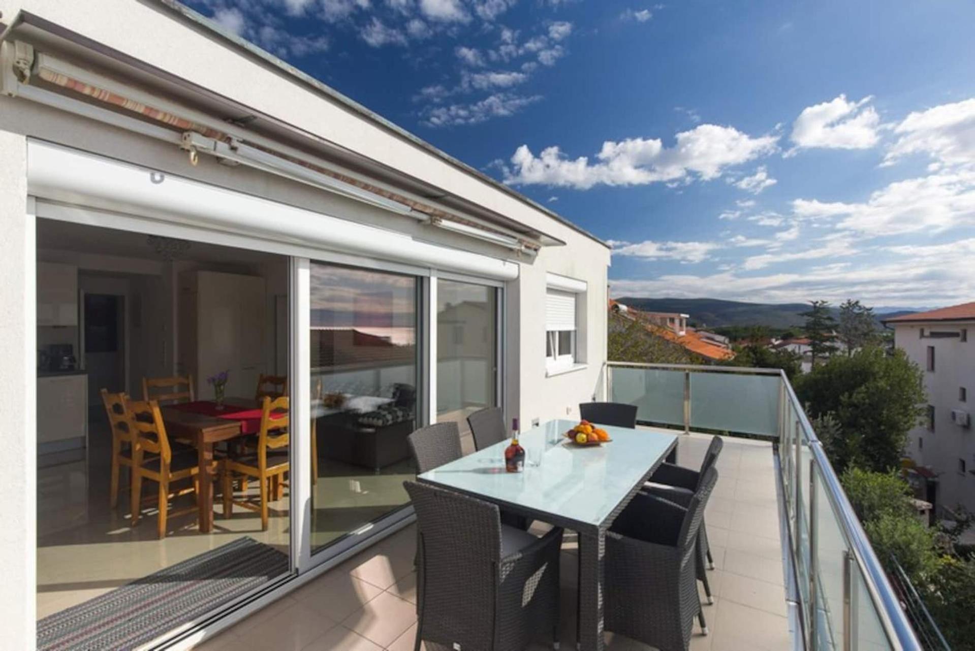 Apartment Koralj °1 with swimming Pool view 3