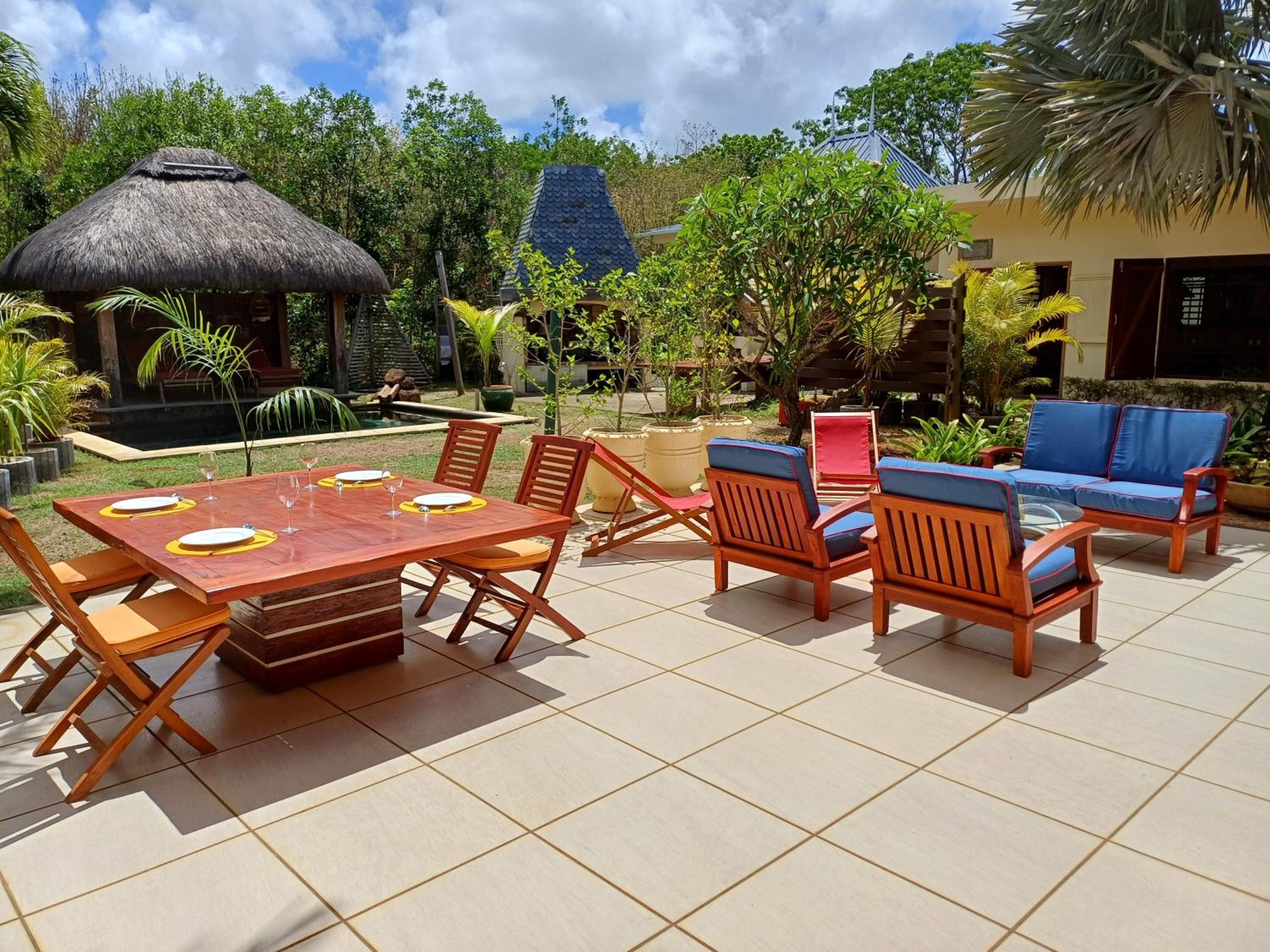 Charming Tropical Villa pool & garden photo 3