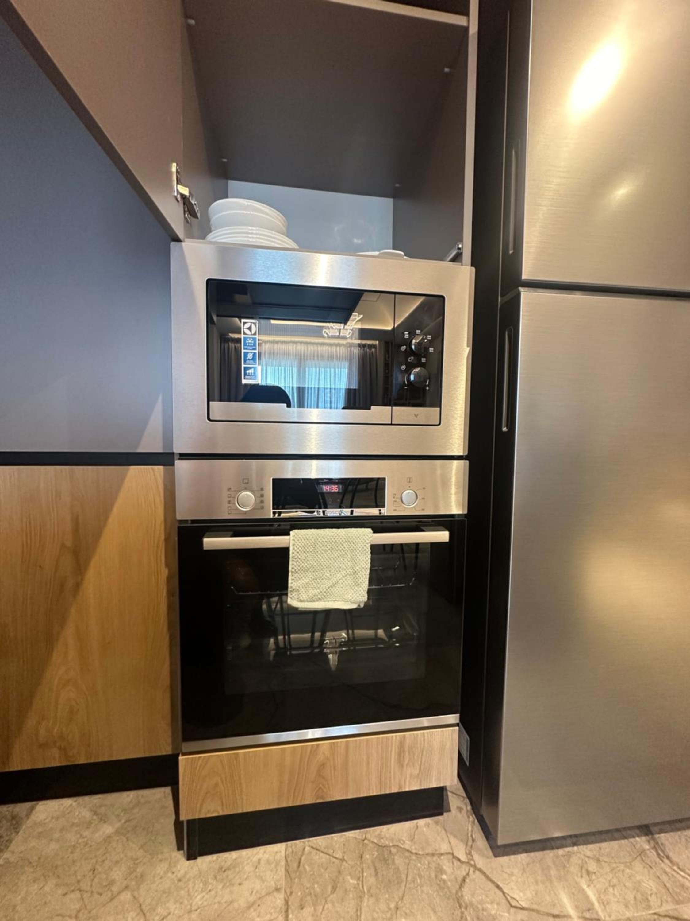 Luxurious One Bedroom at Diamond In City Cantonments view 5