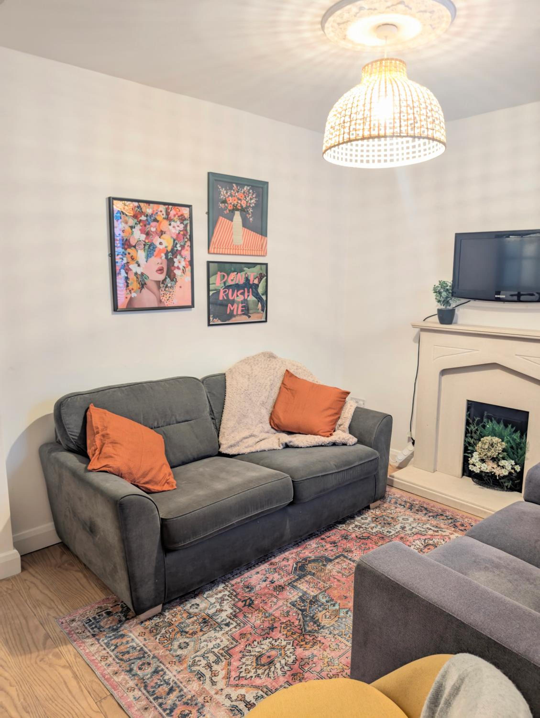 Ivy Townhouse Derry view 2