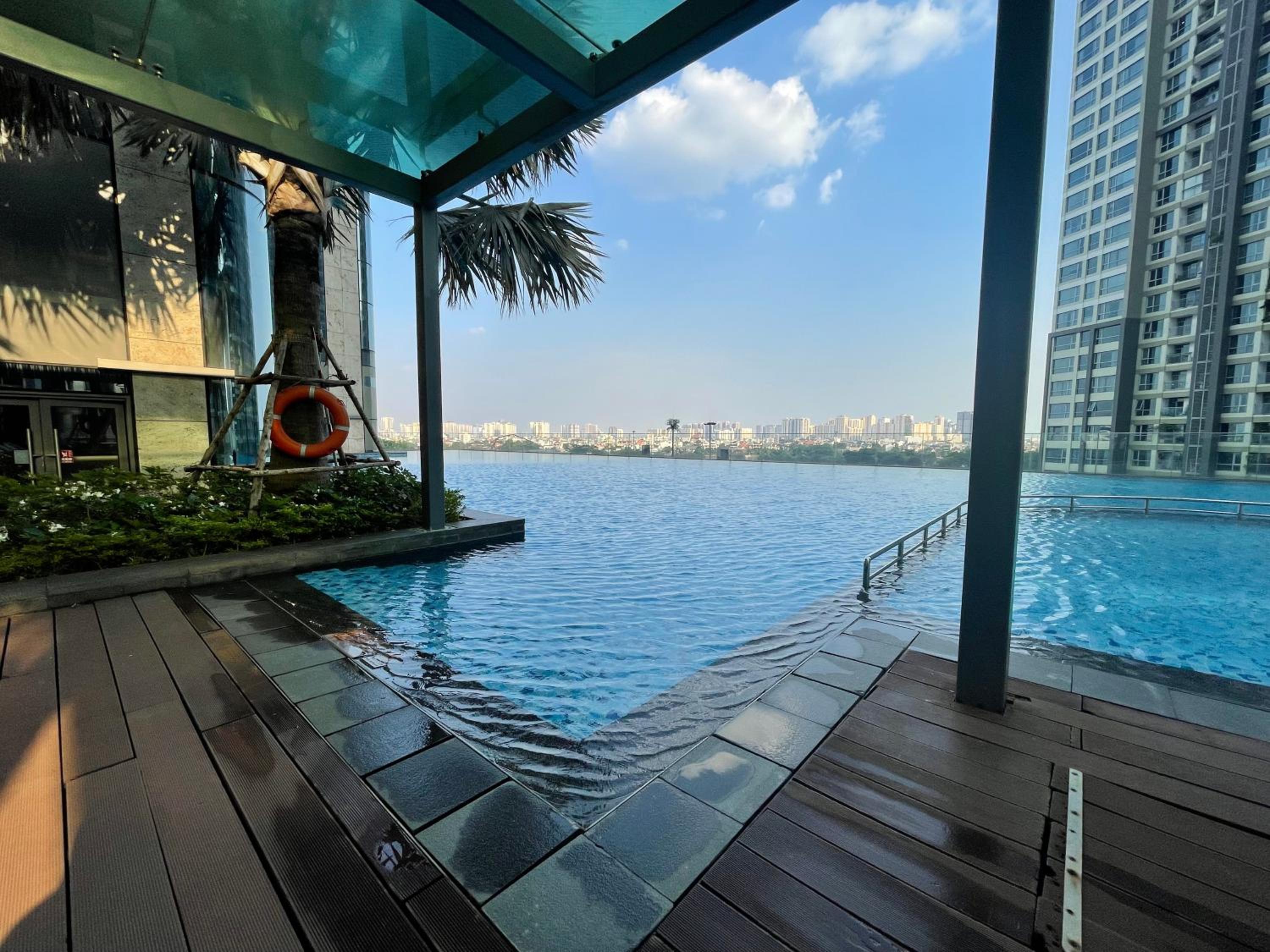 LANDMARK 81 Condotel Garden Bay