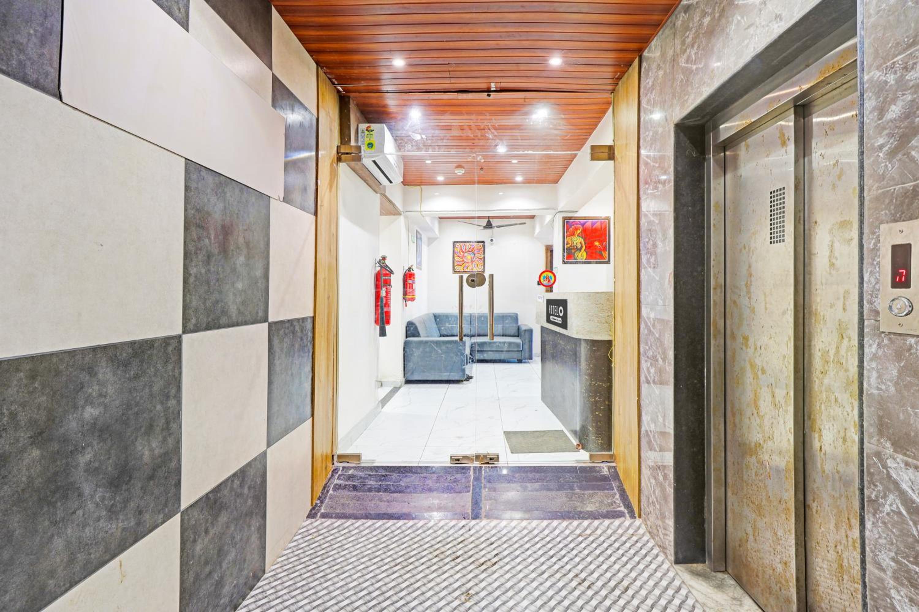 Super Hotel O Althan Surat