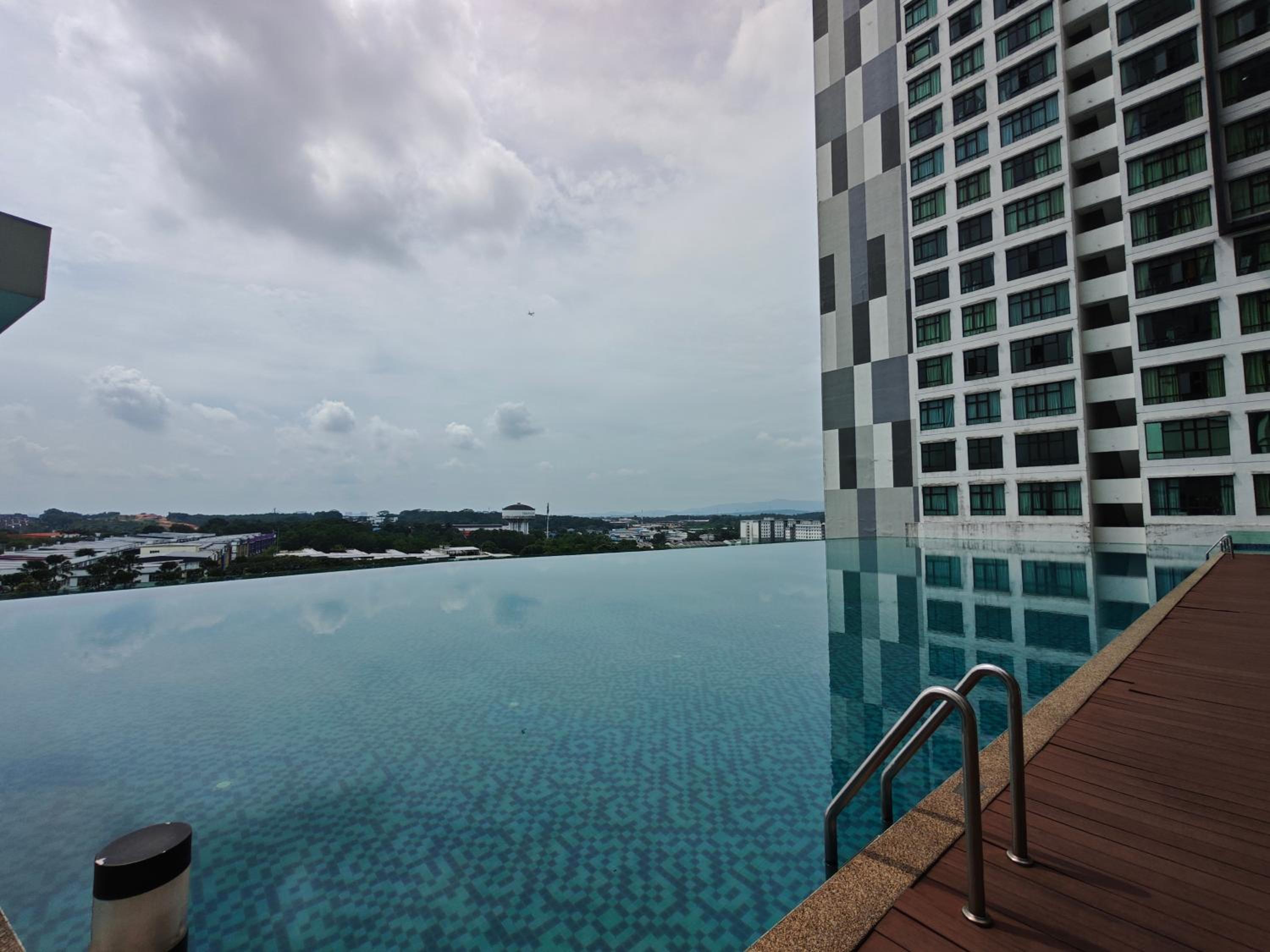 Kempas Dsummit Residences by Antlerzone