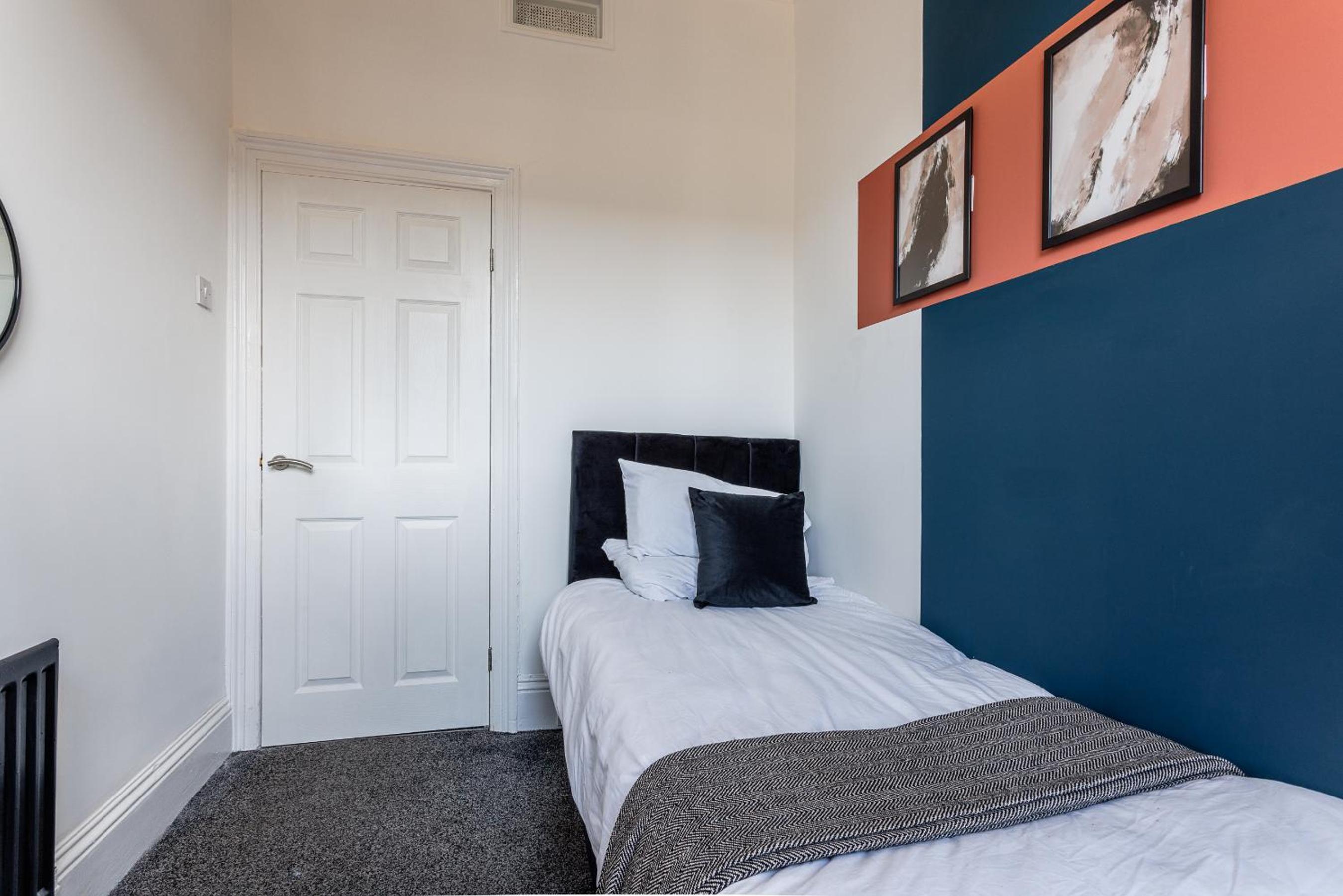 Impressive 6-BR Home in a Prime Sunderland