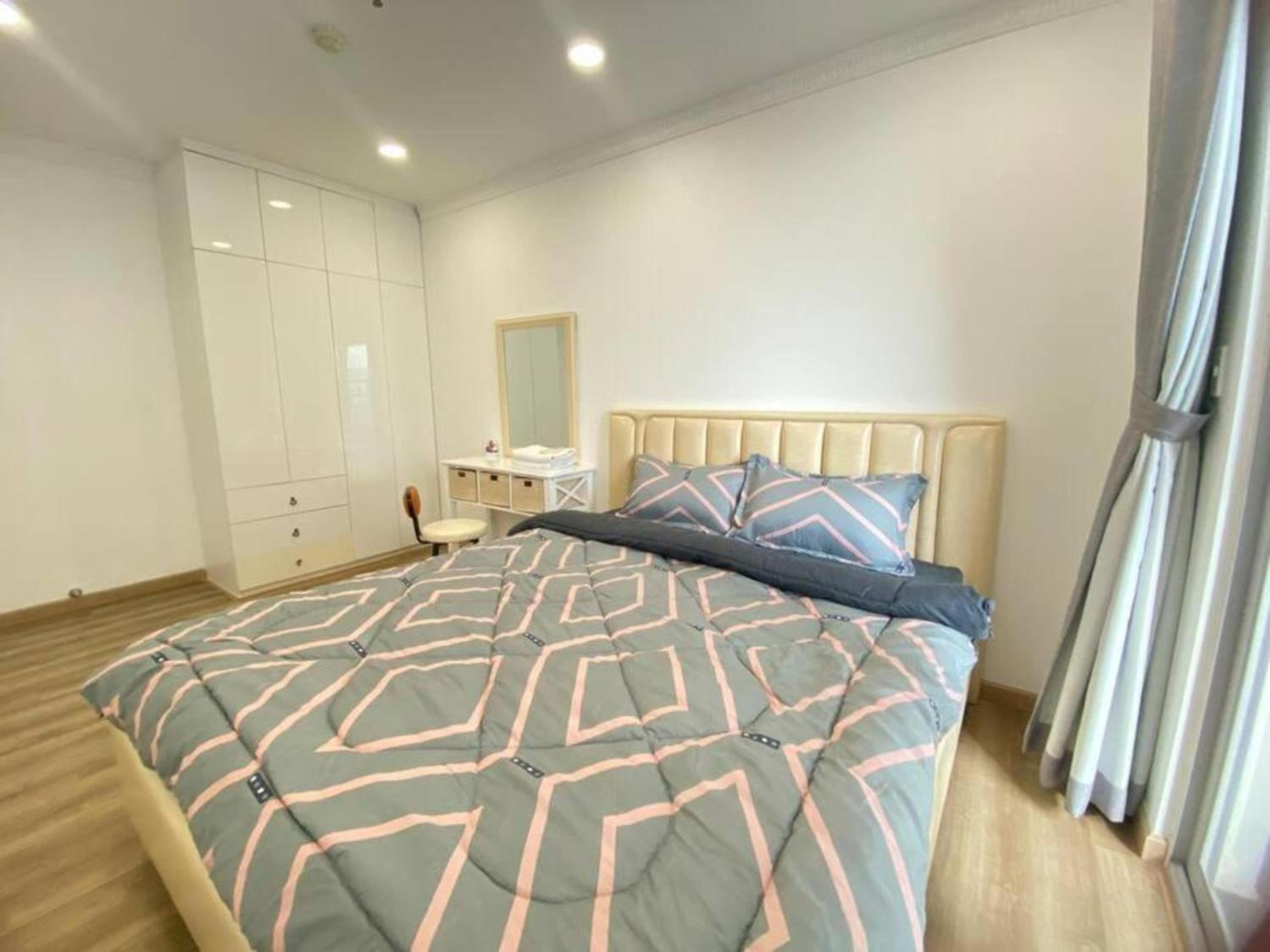 Cozy 3-BR in the center of District 7
