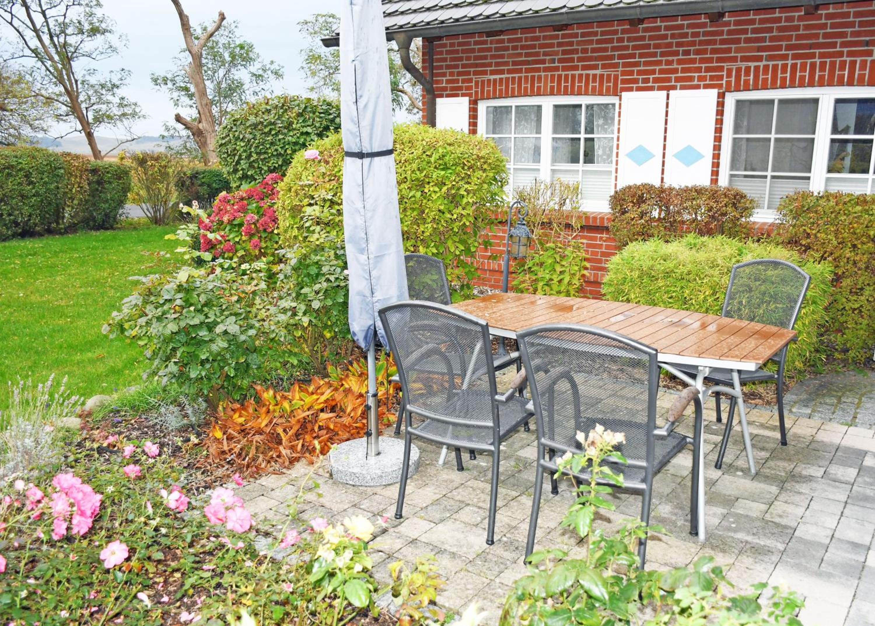Ferienwohnungen unterm Reetdach m Terras o Balk u Sauna