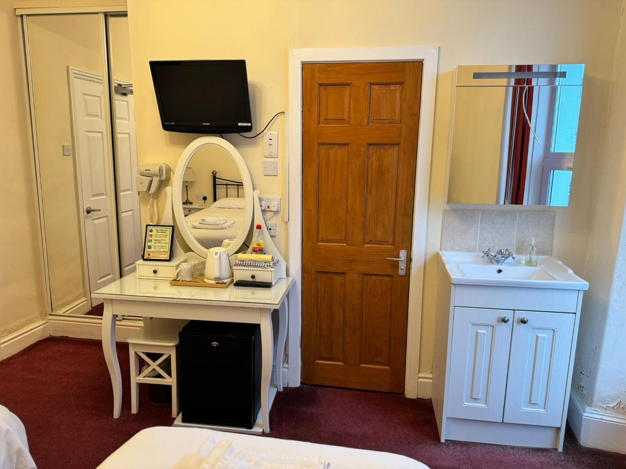Môr Wyn Guest House view 4
