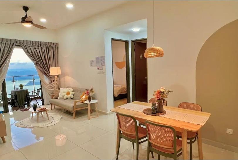 Country Garden Danga Bay Bay Laurel by R9 HomeStay