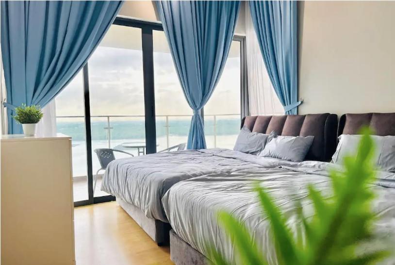 Country Garden Danga Bay Bay Laurel by R9 HomeStay