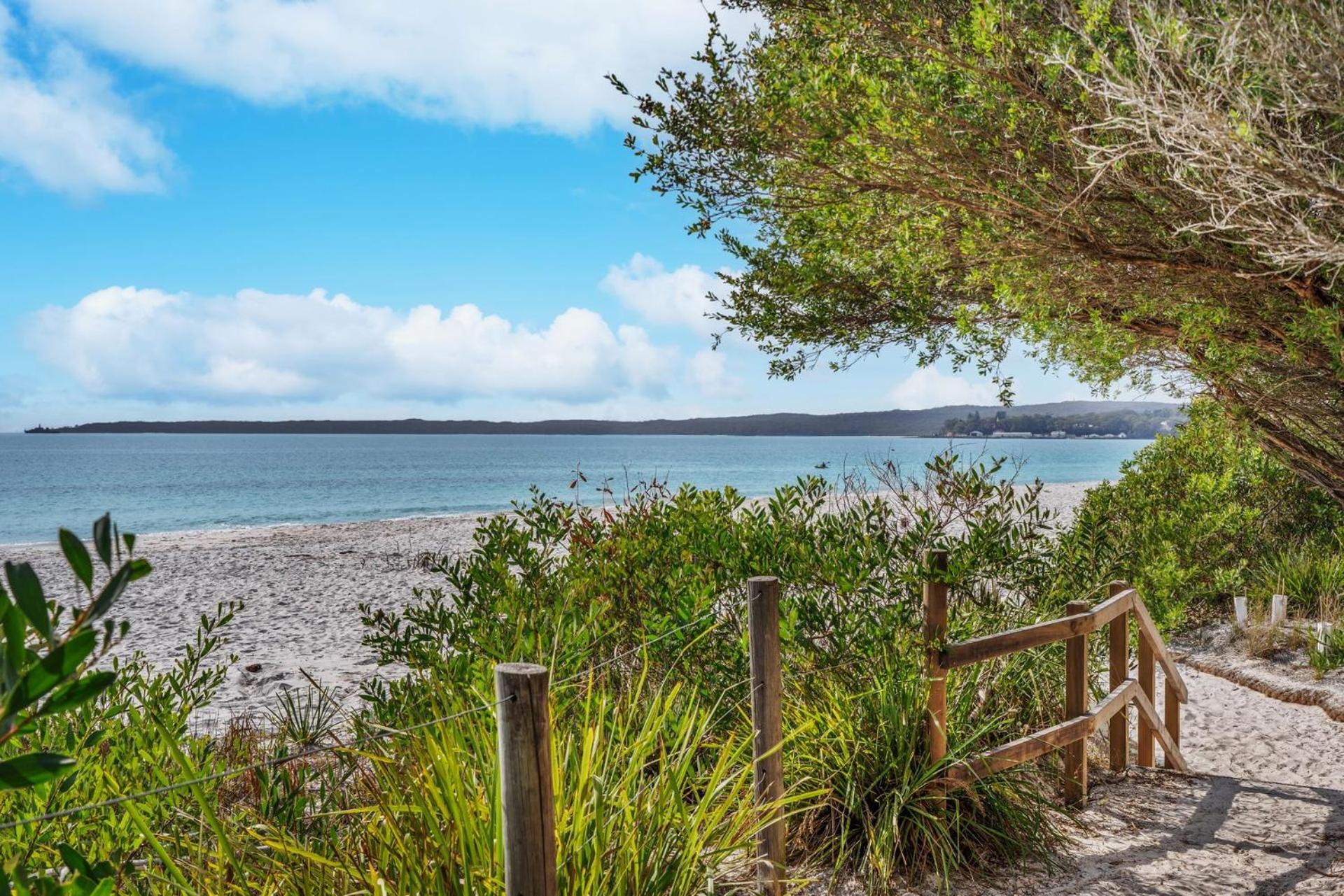 Sandpiper, Hyams Beach