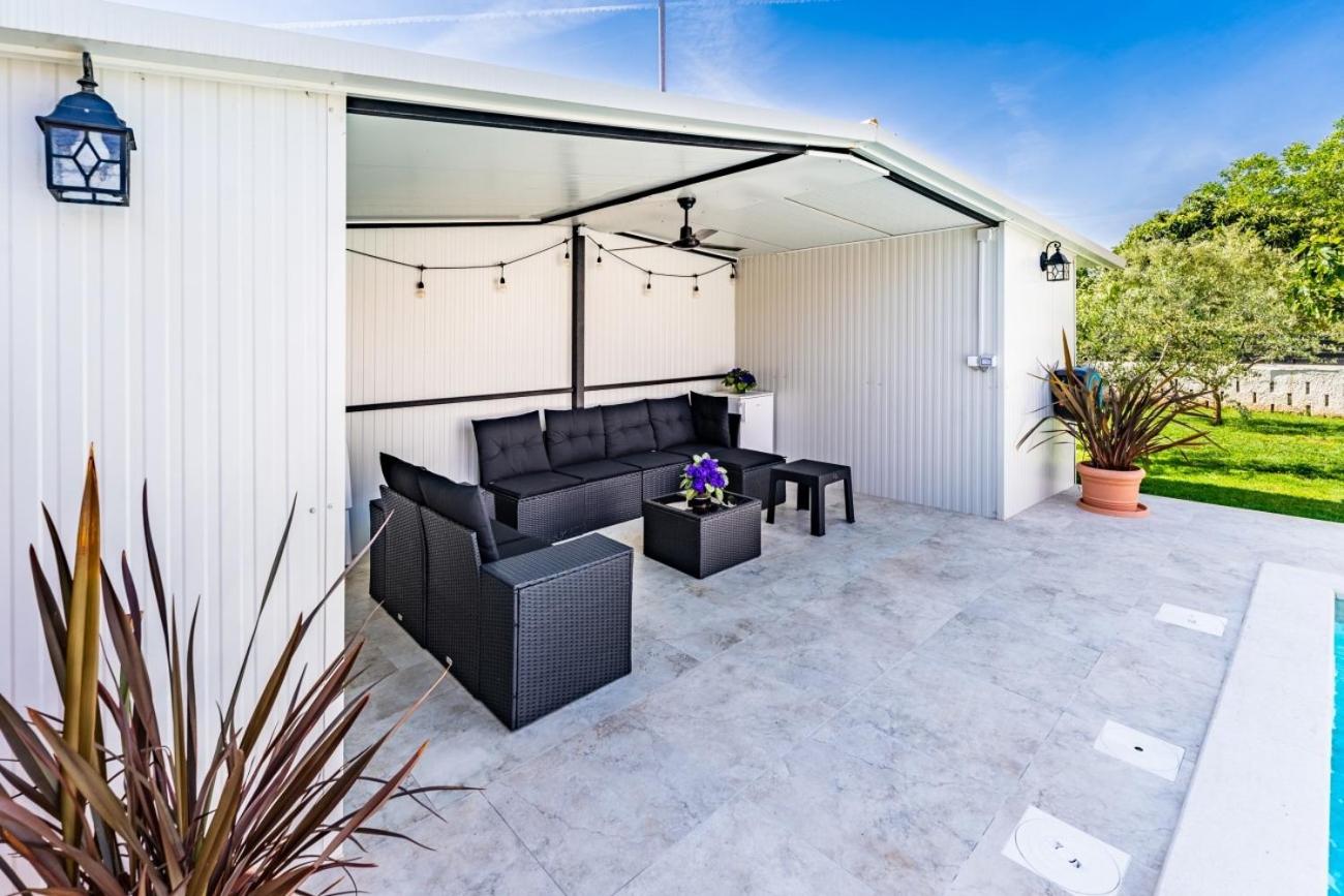Holiday house Nada with the pool
