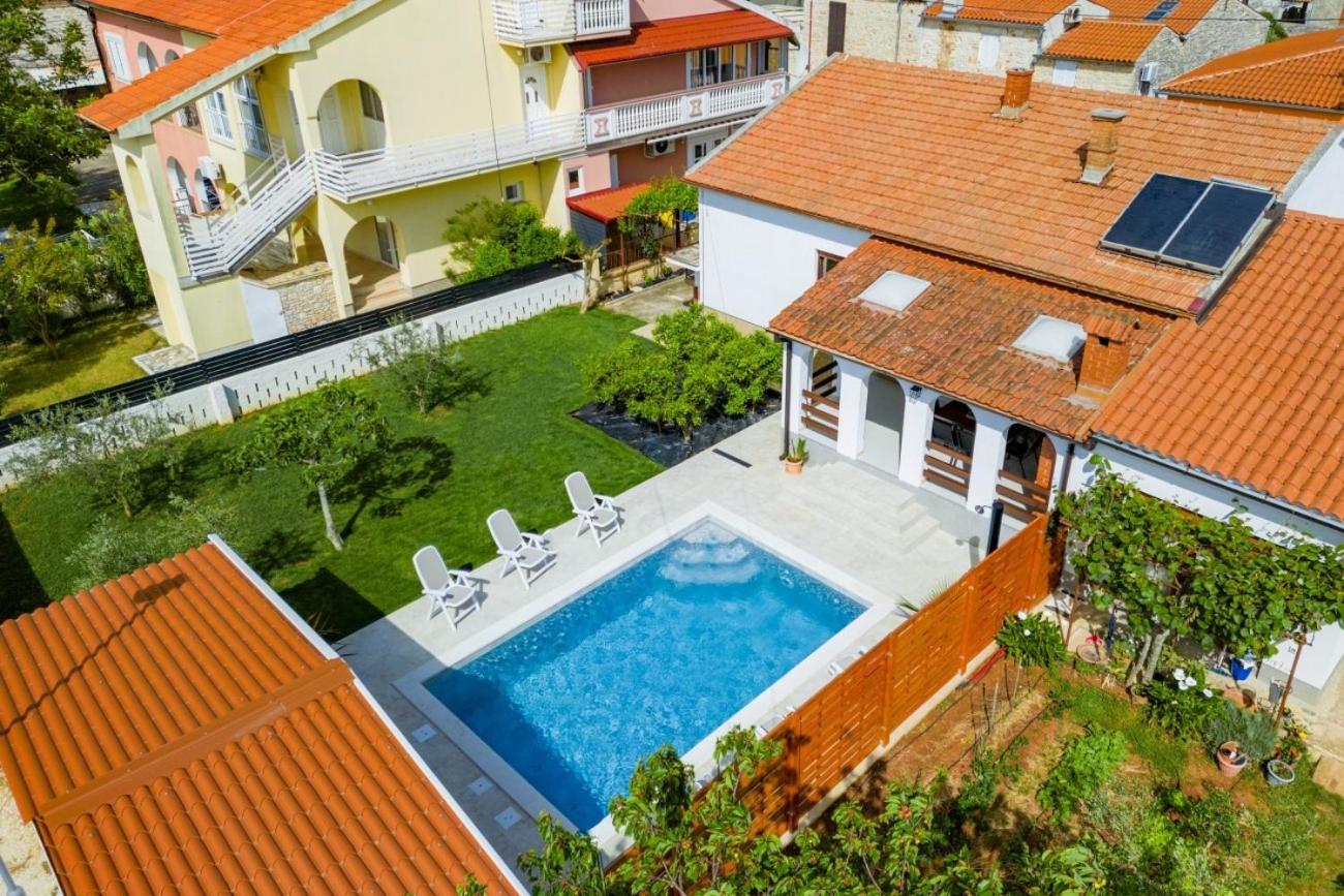 Holiday house Nada with the pool