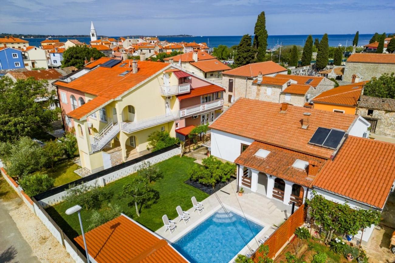 Holiday house Nada with the pool